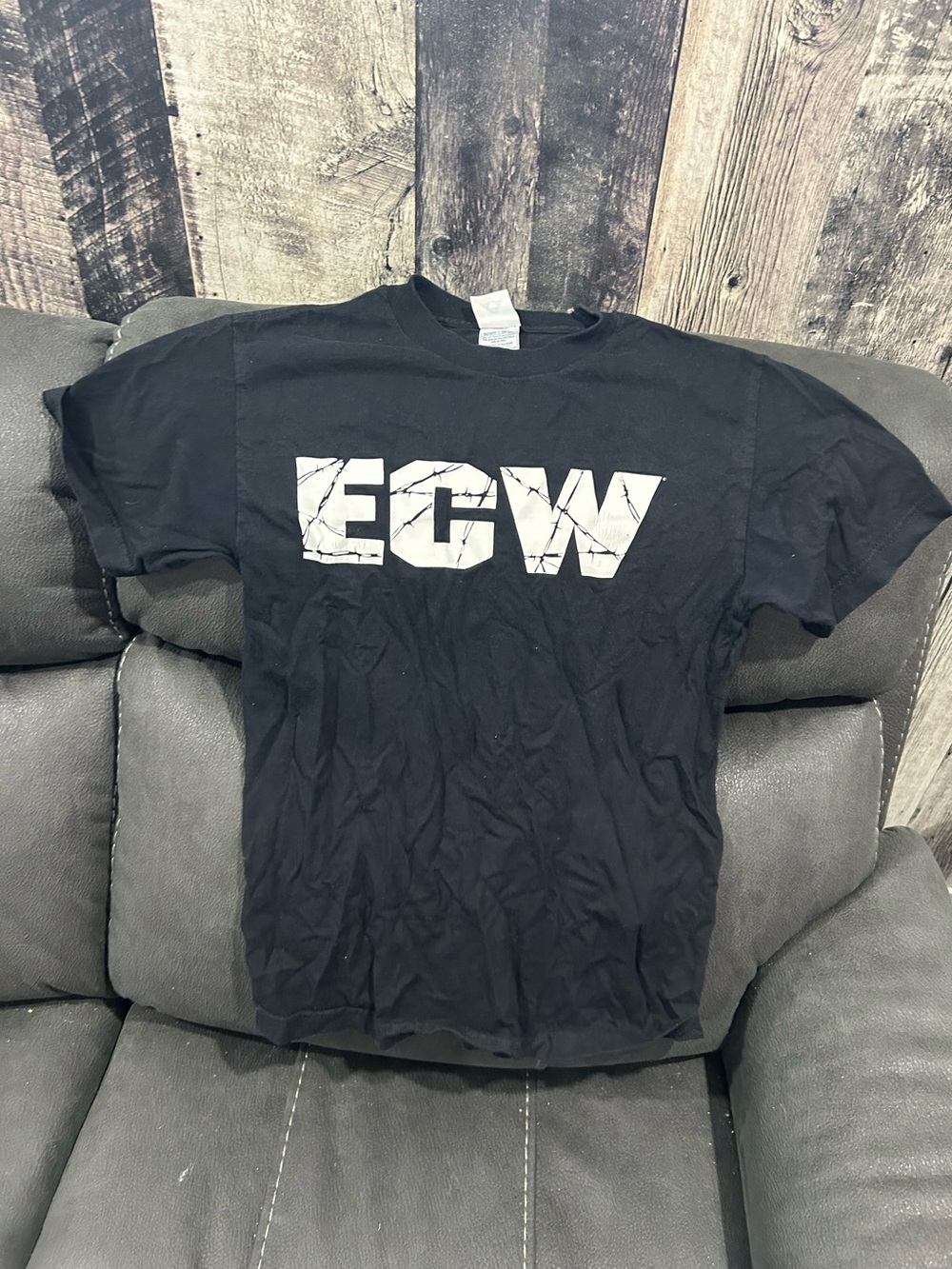 ECW WWE men’s t shirt- size small